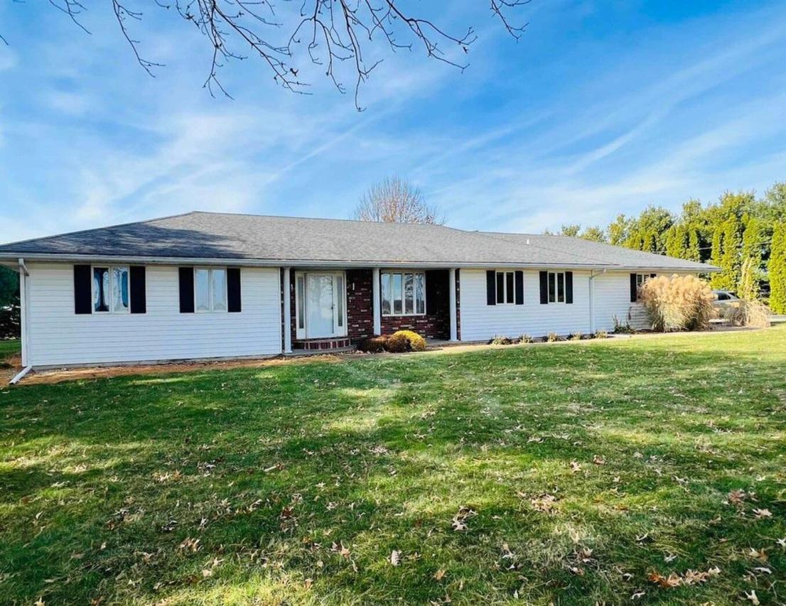 17830 E 1600th St., Bushnell, IL 61422