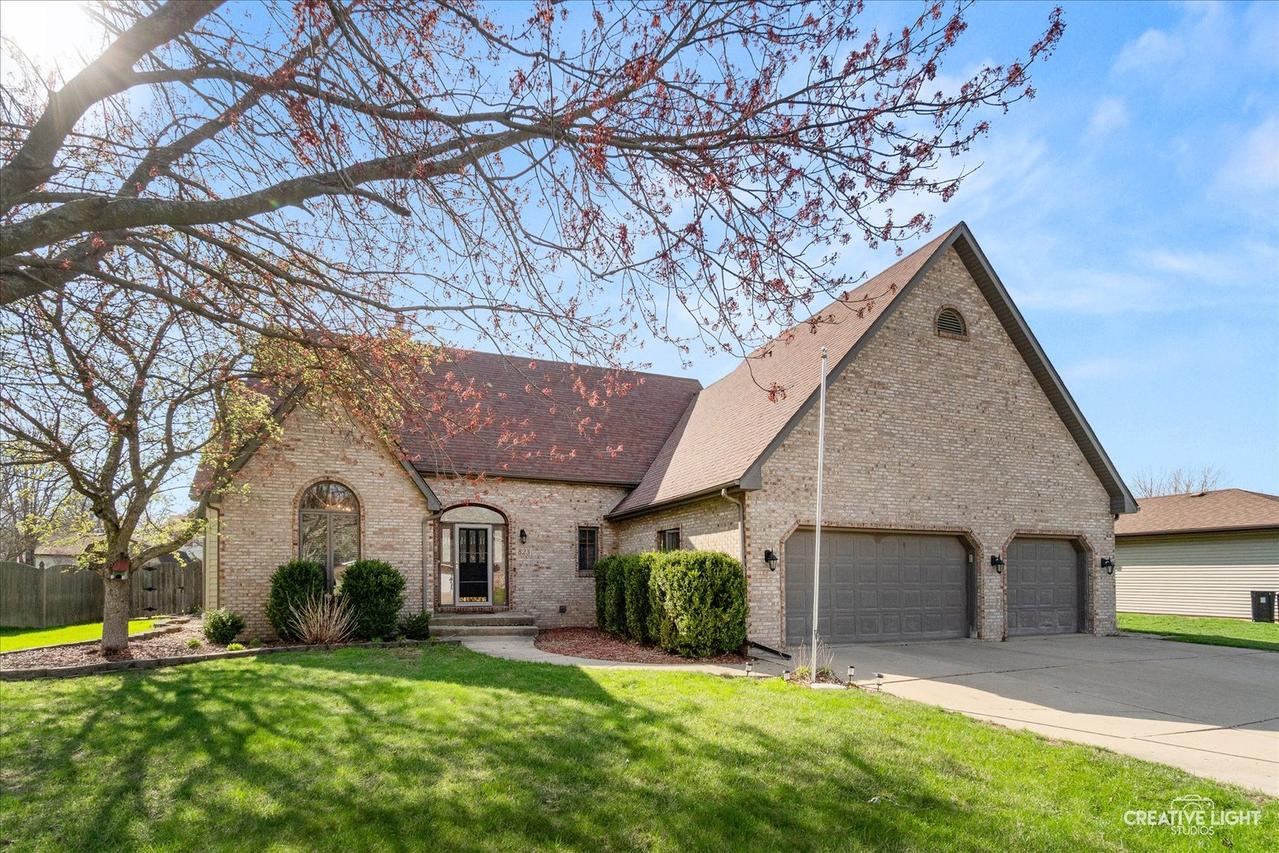 823 Cindy Ln., Sandwich, IL 60548