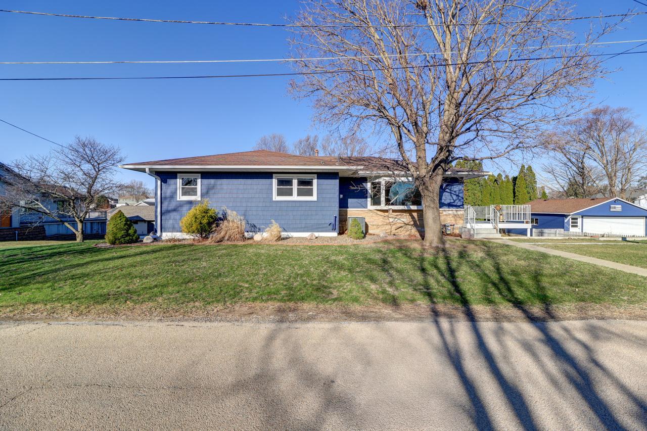 320 10th St., Fulton, IL 61252