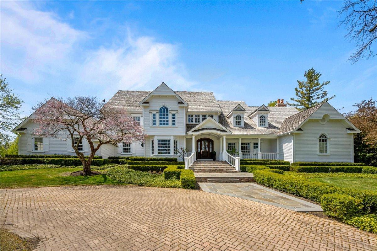 2220 Churchill Cir., Libertyville, IL 60048