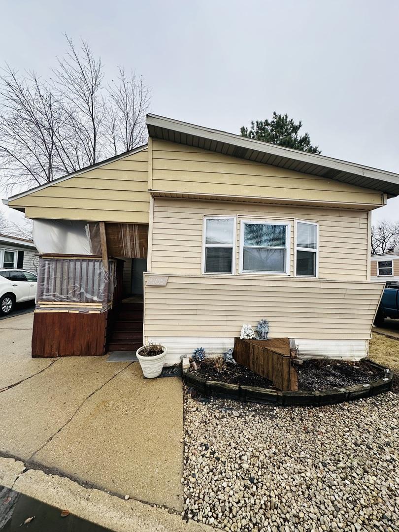 7500 Elmhurst Rd. #405, Des Plaines, IL 60018