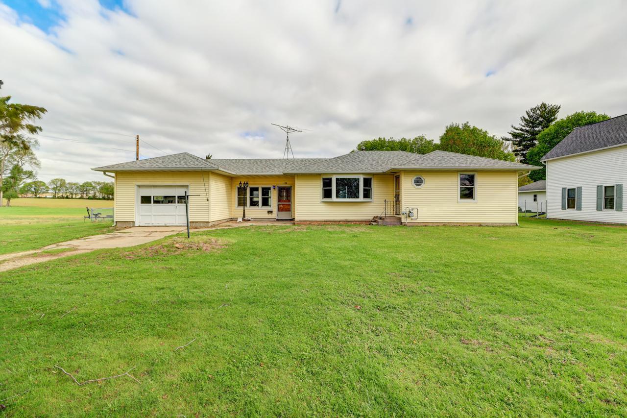 1134 W Main St., Thomson, IL 61285