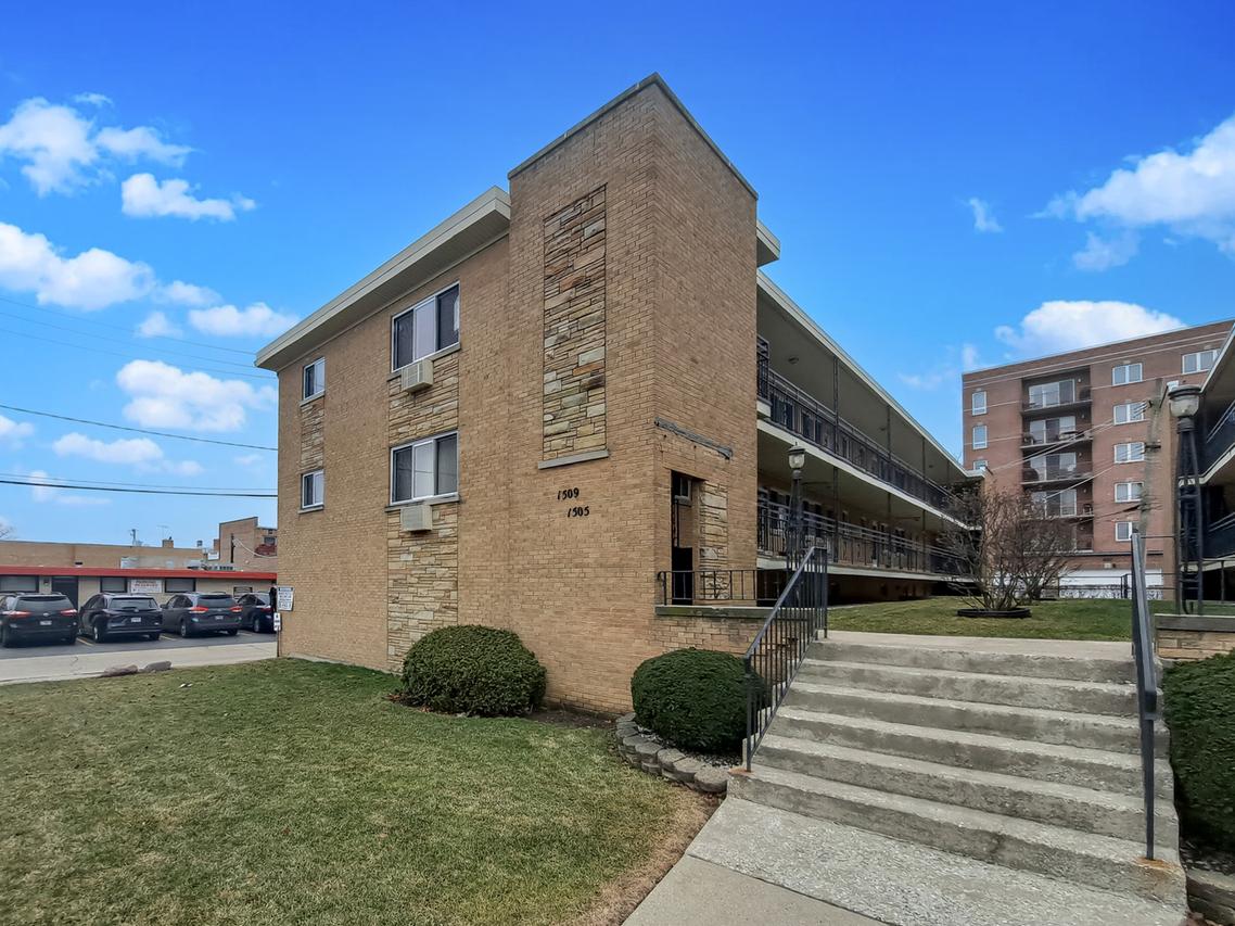 1509 Brown St. #11E, Des Plaines, IL 60016
