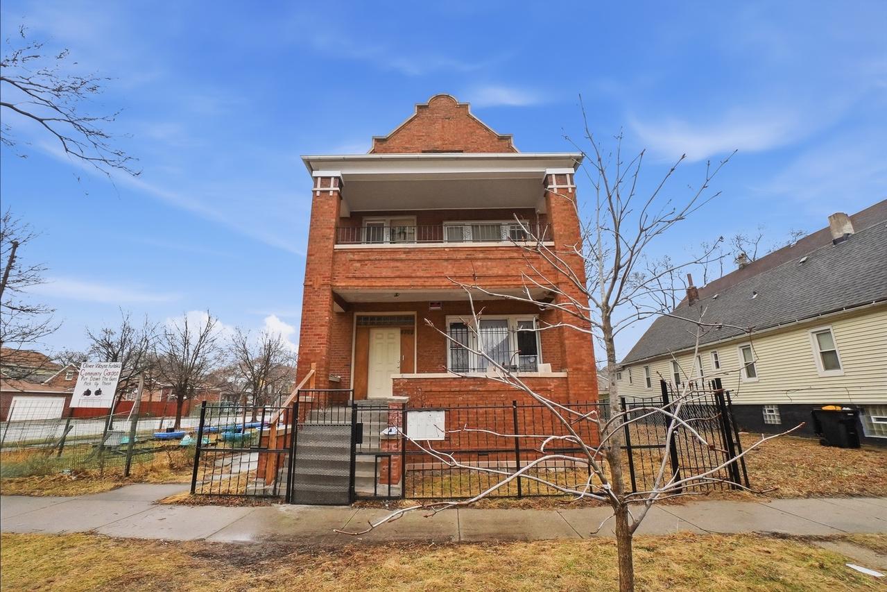 8705 S Saginaw Ave., Chicago, IL 60617