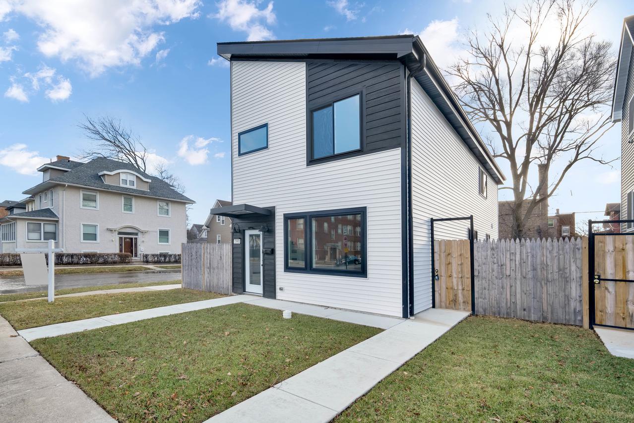 5901 W Erie St., Chicago, IL 60644