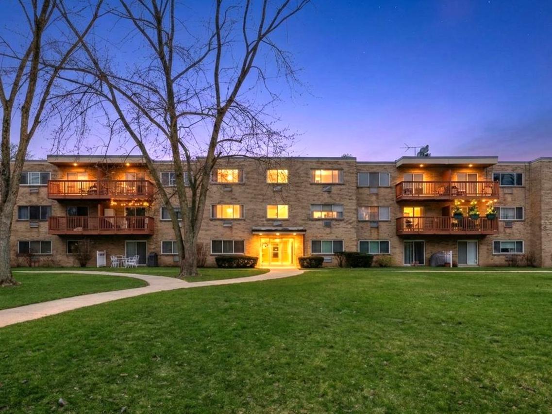 726 Dempster St. #206, Mount Prospect, IL 60056