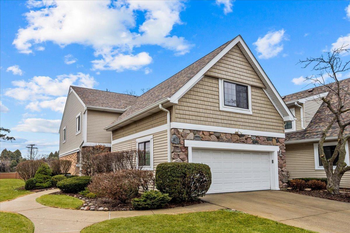 2533 Windsor Ln., Northbrook, IL 60062