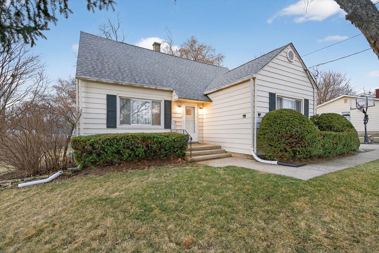 1111 N Cedar Rd., New Lenox, IL 60451