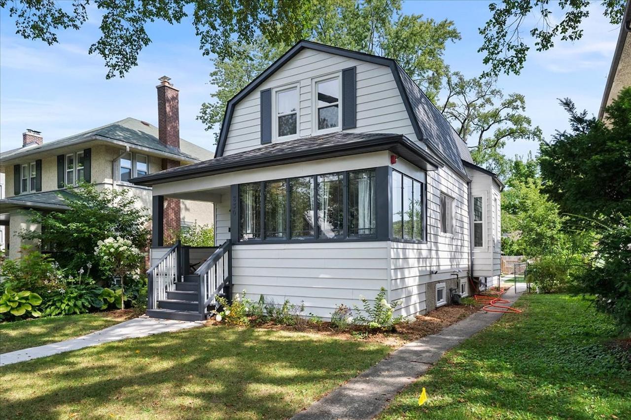 830 N Grove Ave., Oak Park, IL 60302