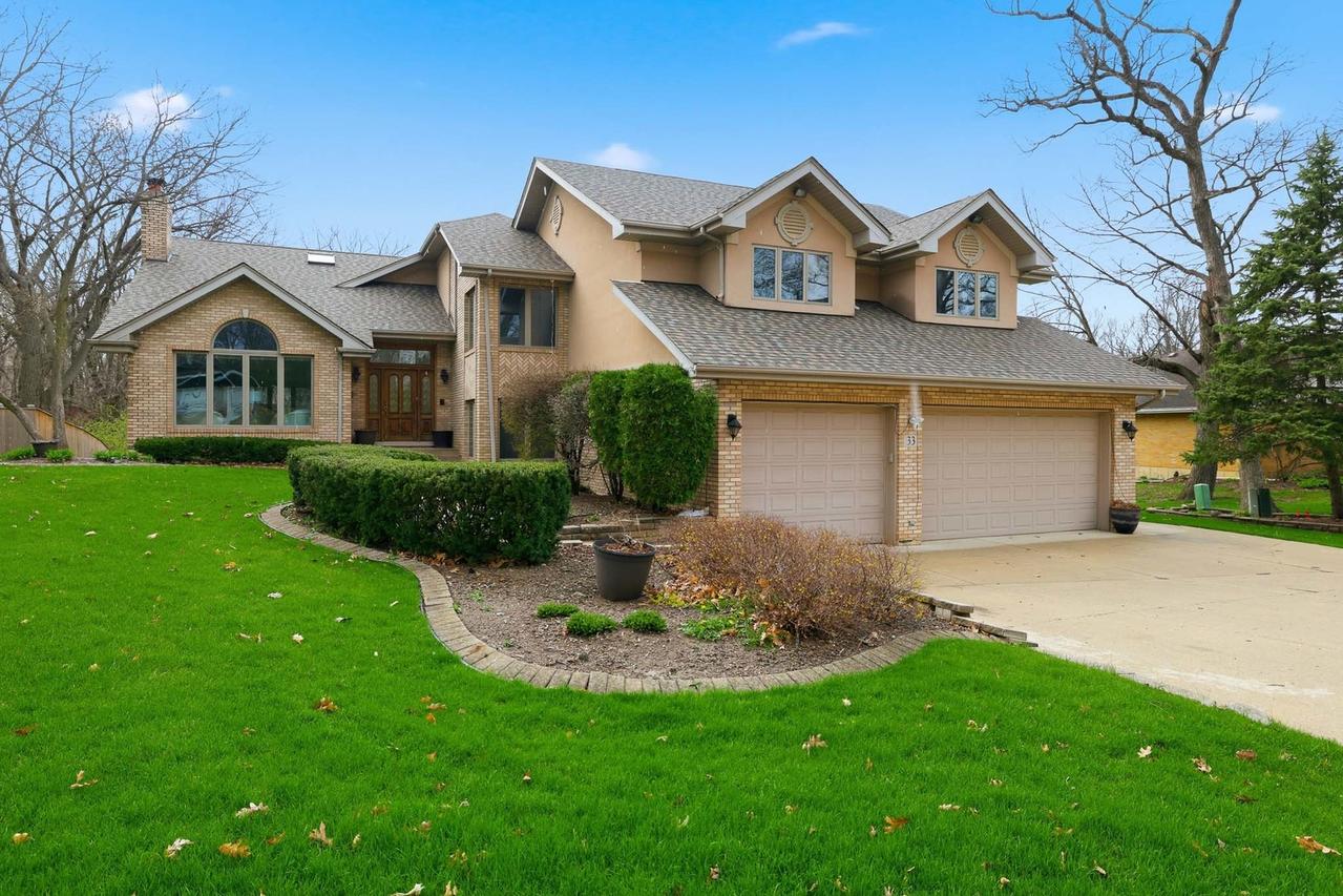 33 W Eureka Dr., Lemont, IL 60439