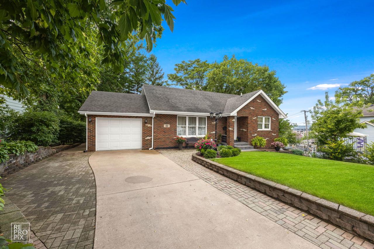 402 Stephen St., Lemont, IL 60439