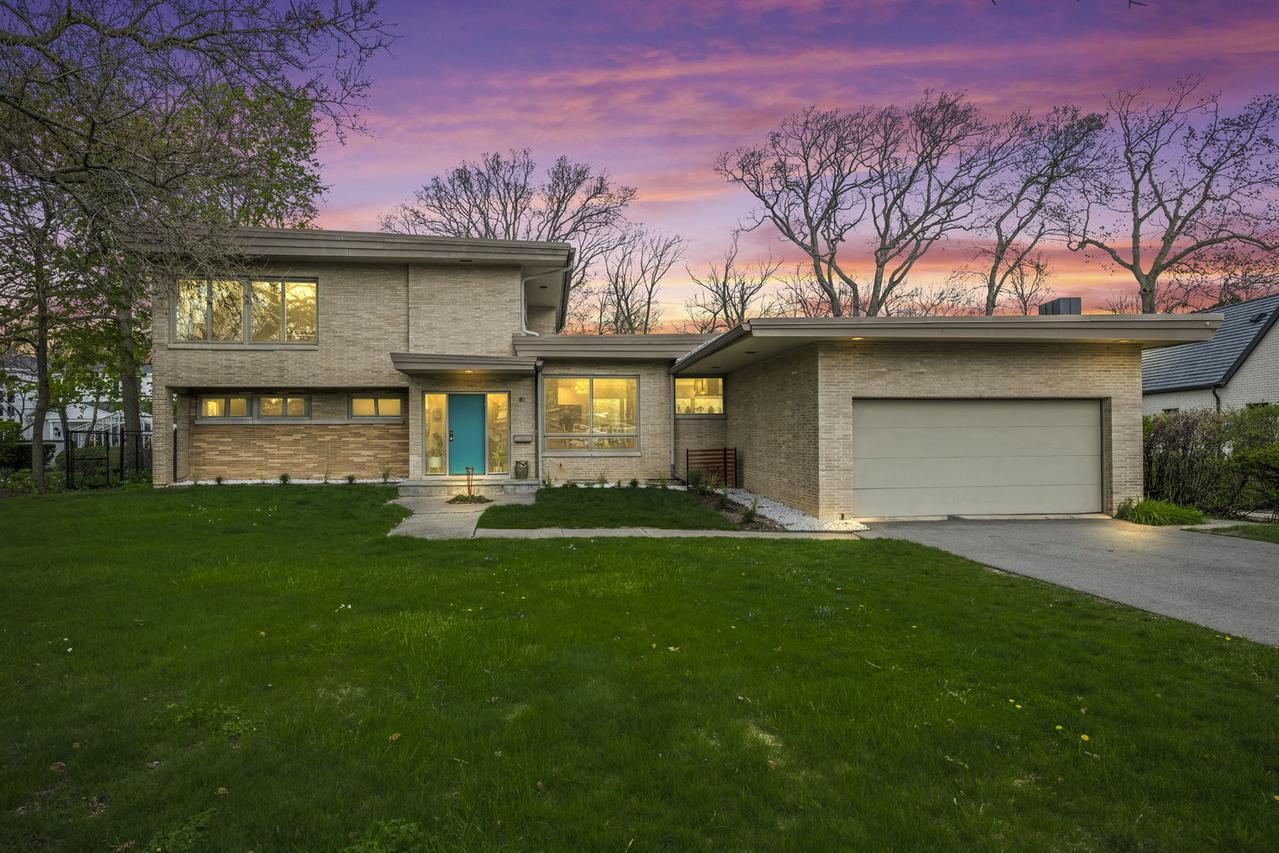87 Ravinoaks Ln., Highland Park, IL 60035