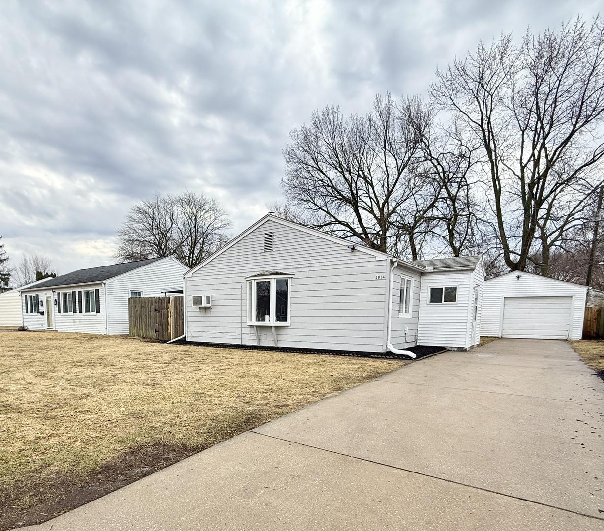 3814 10th Avenue Ct., Moline, IL 61265