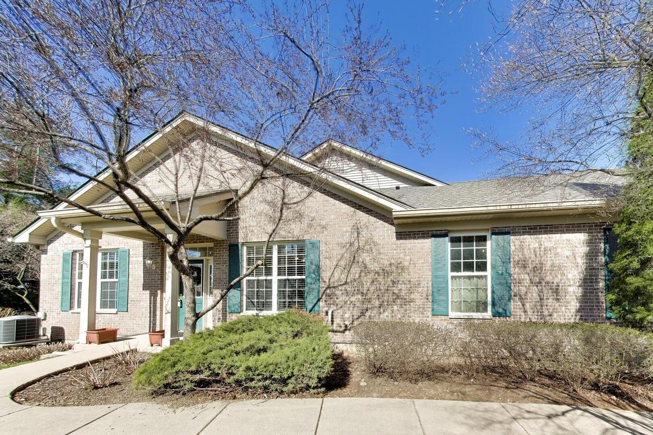 985 Oak Ridge Blvd., Elgin, IL 60120