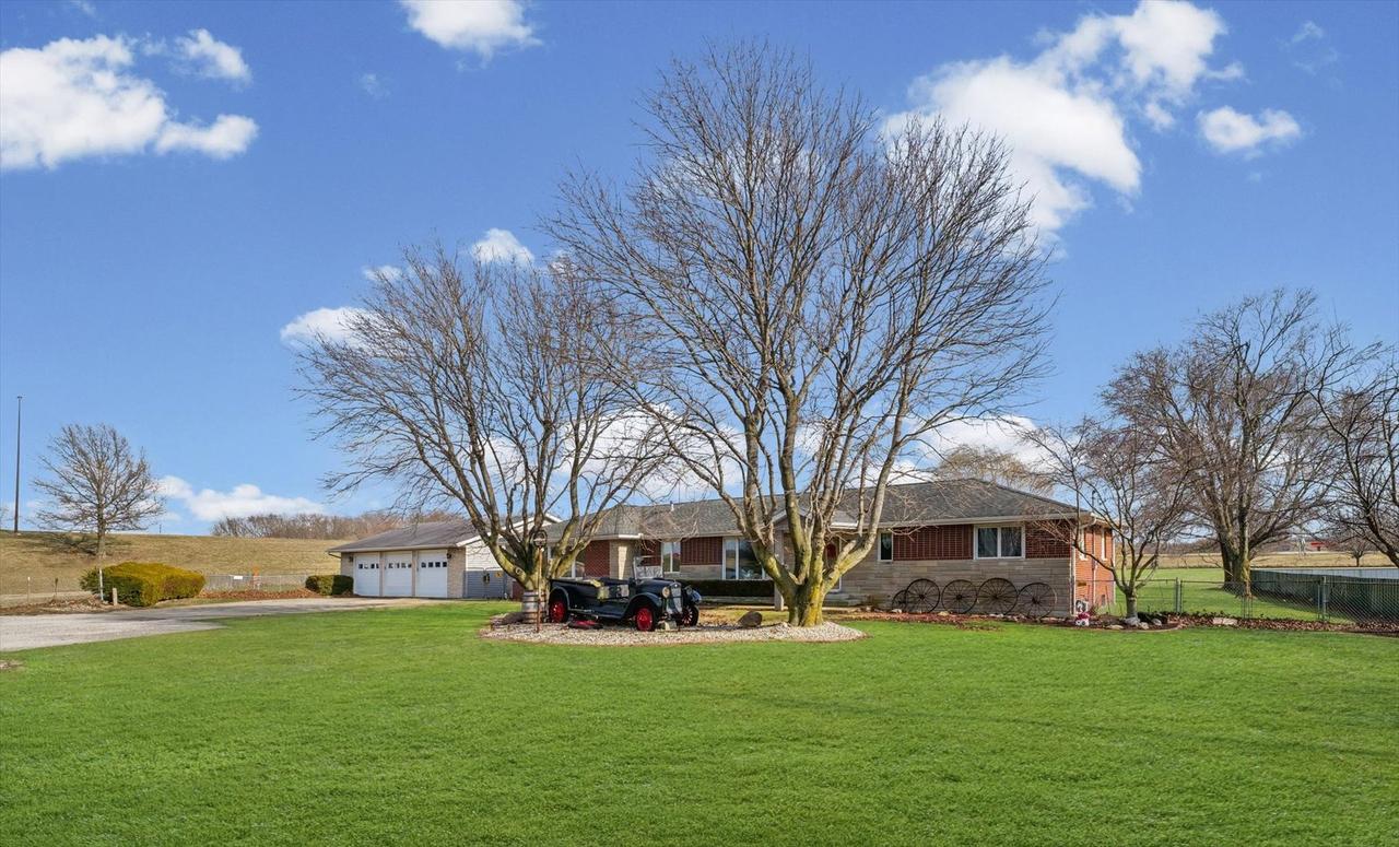 945 Troy Phillips Rd., Monticello, IL 61856