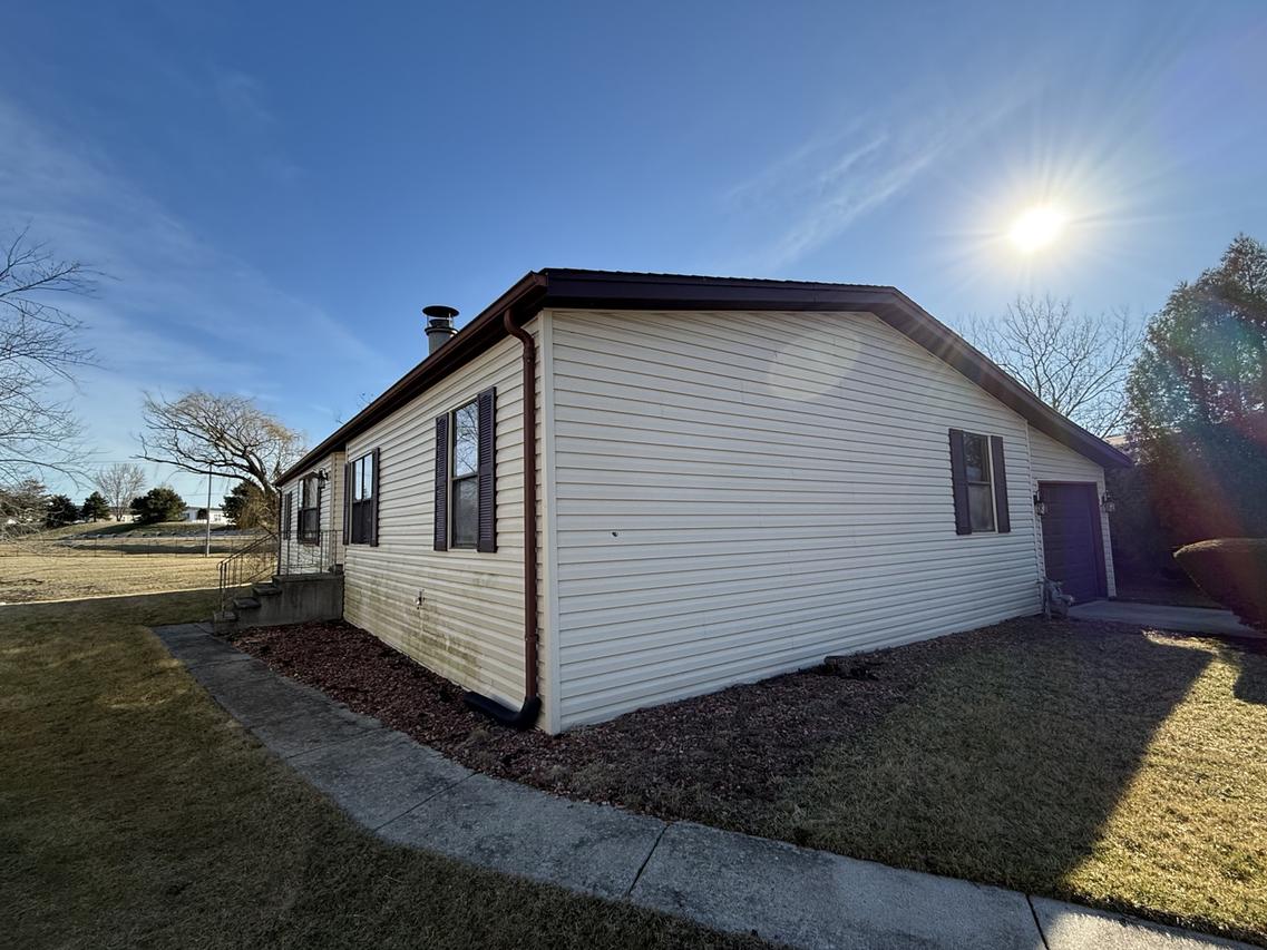 602 Tanglewood Rd., Matteson, IL 60443