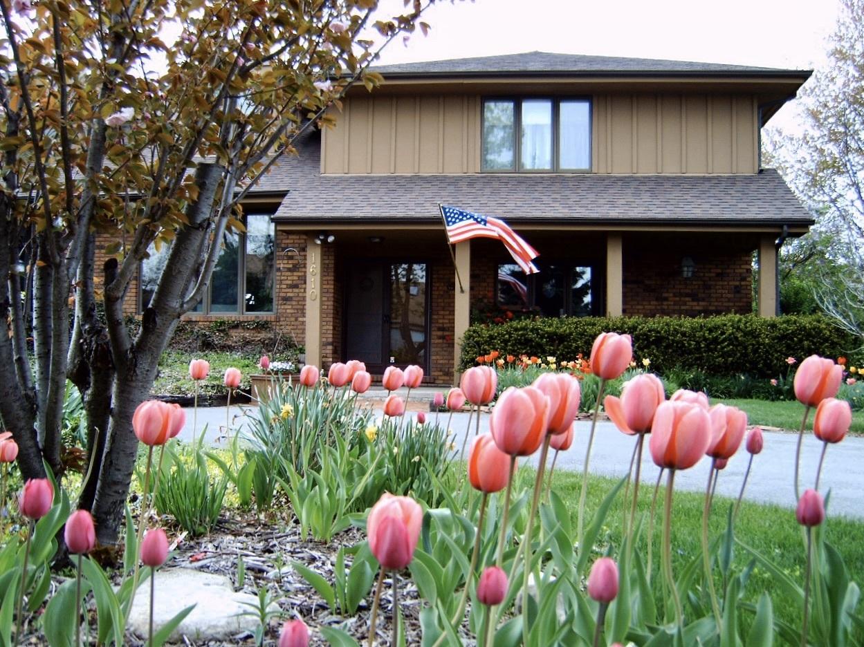 1610 Old Oak Pl., Darien, IL 60561