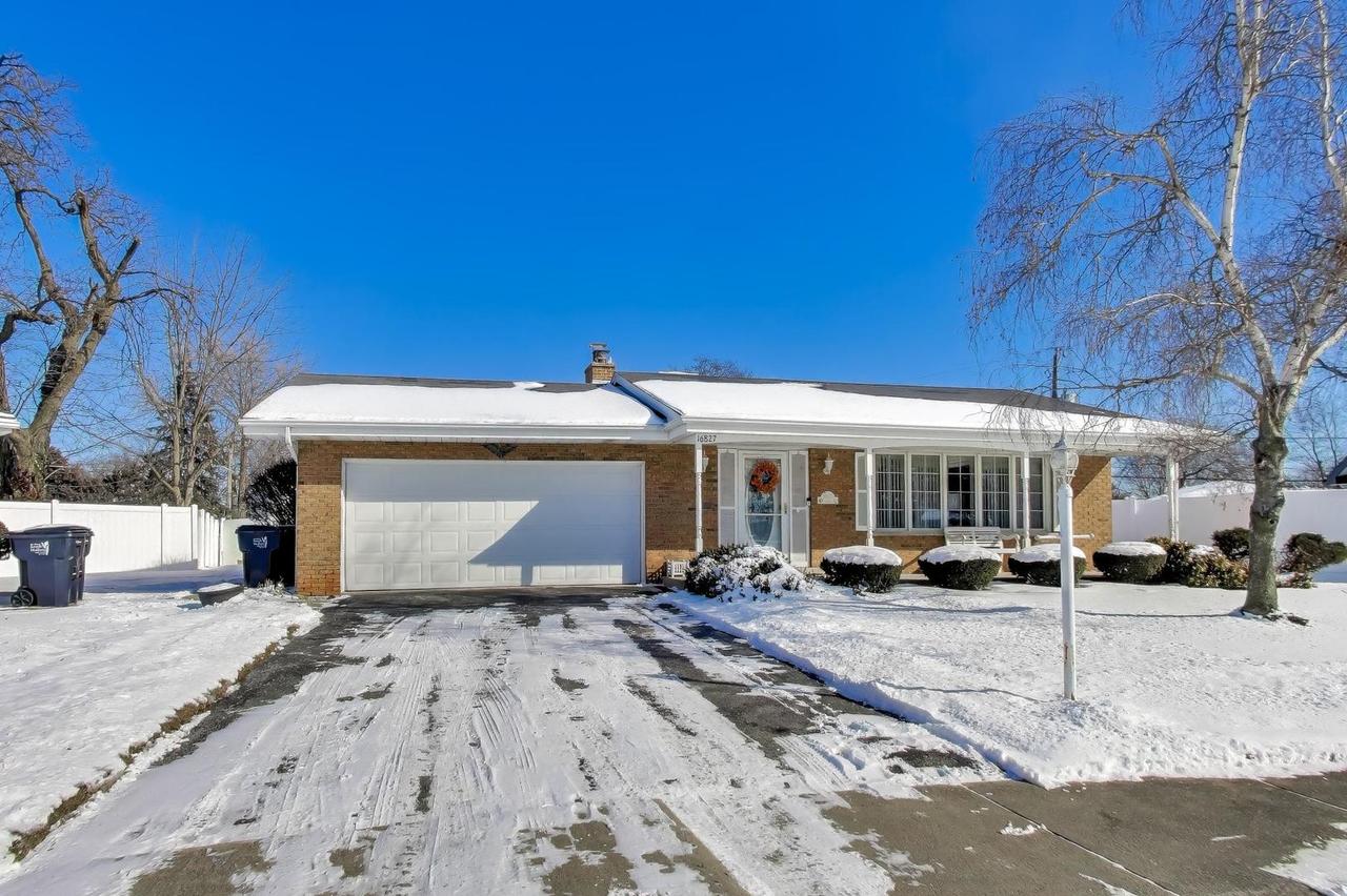 16827 Parkside Ave., South Holland, IL 60473