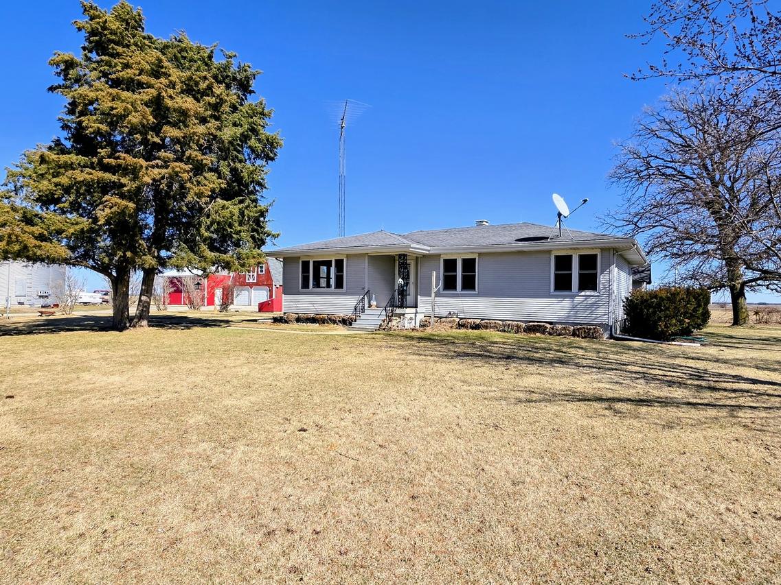 9610 S Swell Rd., Kinsman, IL 60437