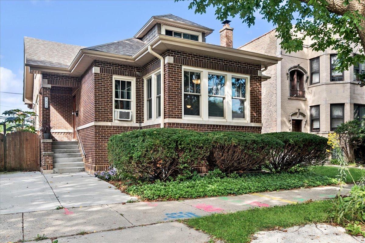 5812 N Fairfield Ave., Chicago, IL 60659