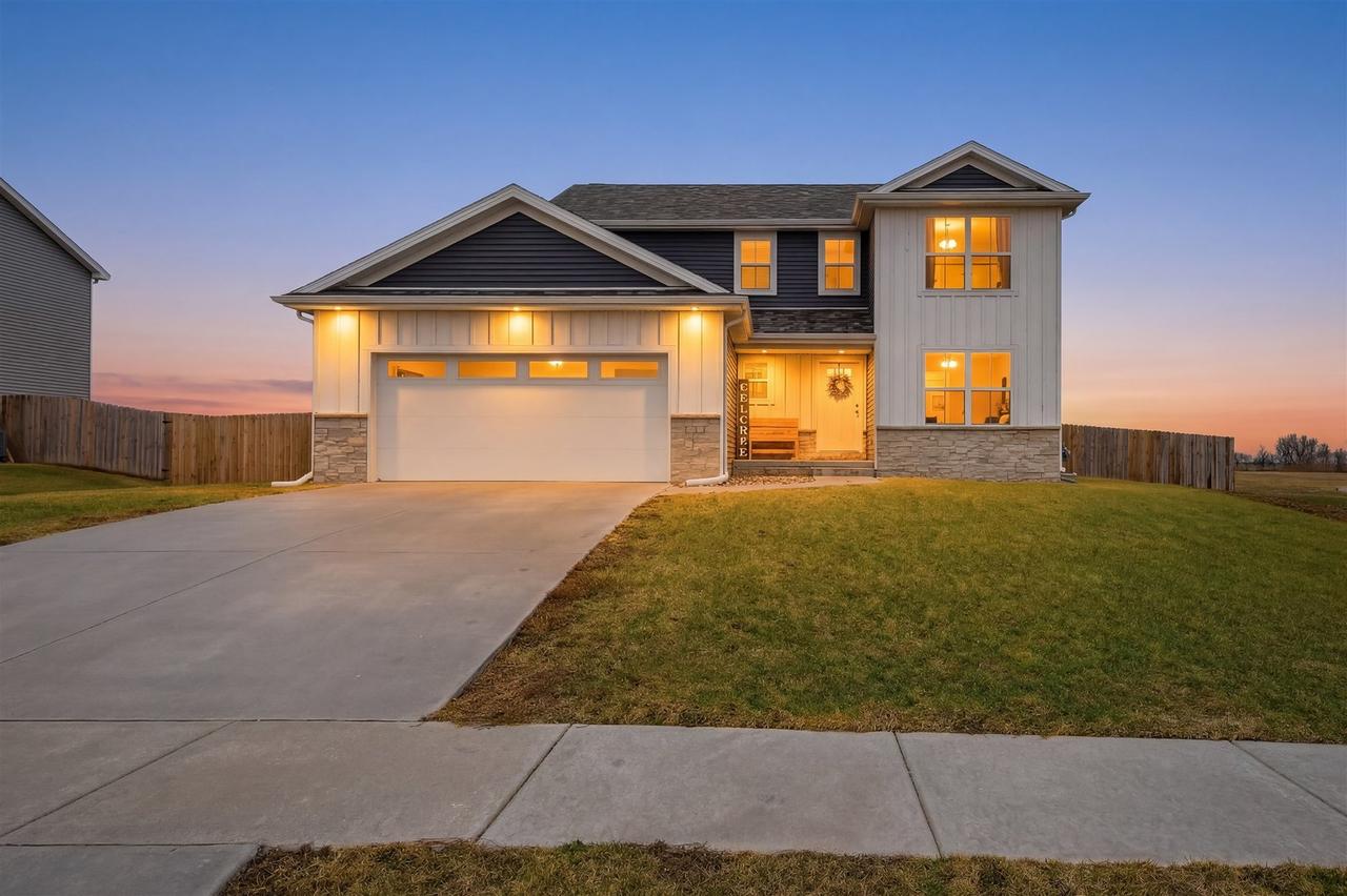 7 Boulder Dr., Carlock, IL 61725