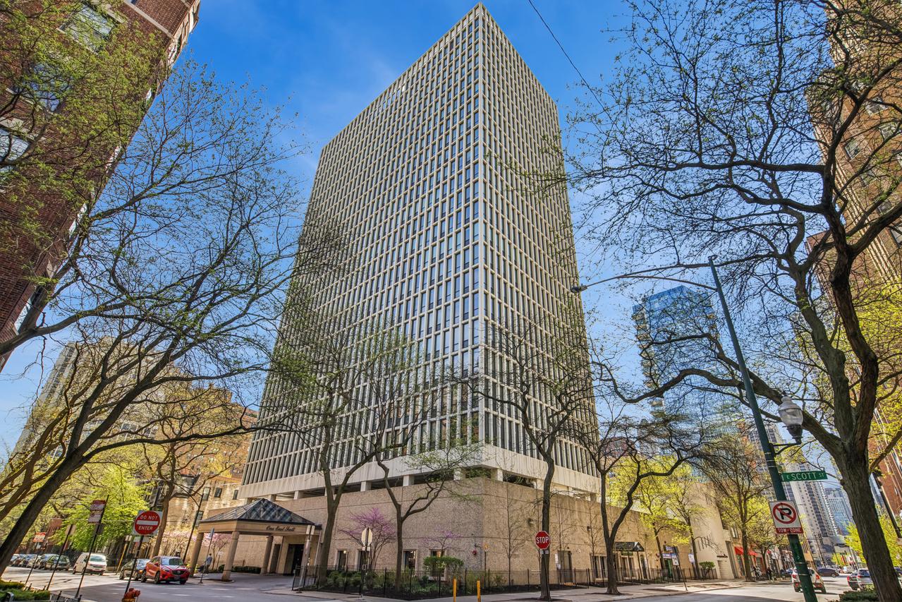 1 E Scott St. #1810, Chicago, IL 60610