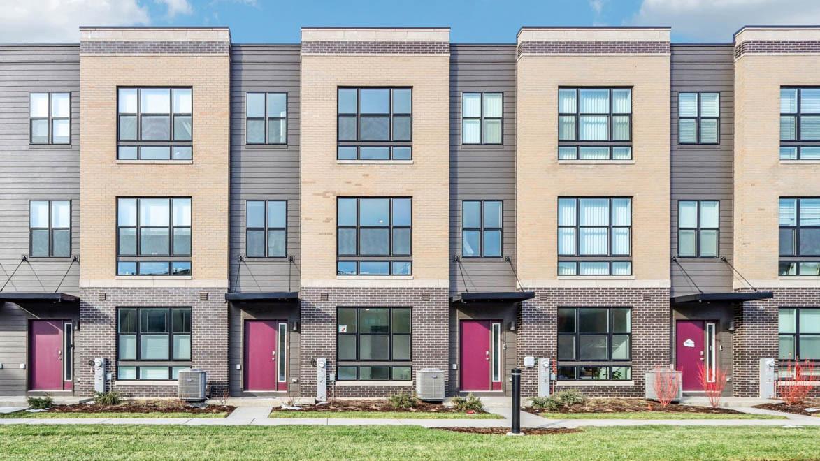 385 Summit Cir., Lombard, IL 60148