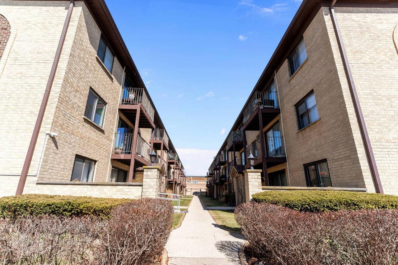 7202 W Wrightwood Ave. #3S, Elmwood Park, IL 60707