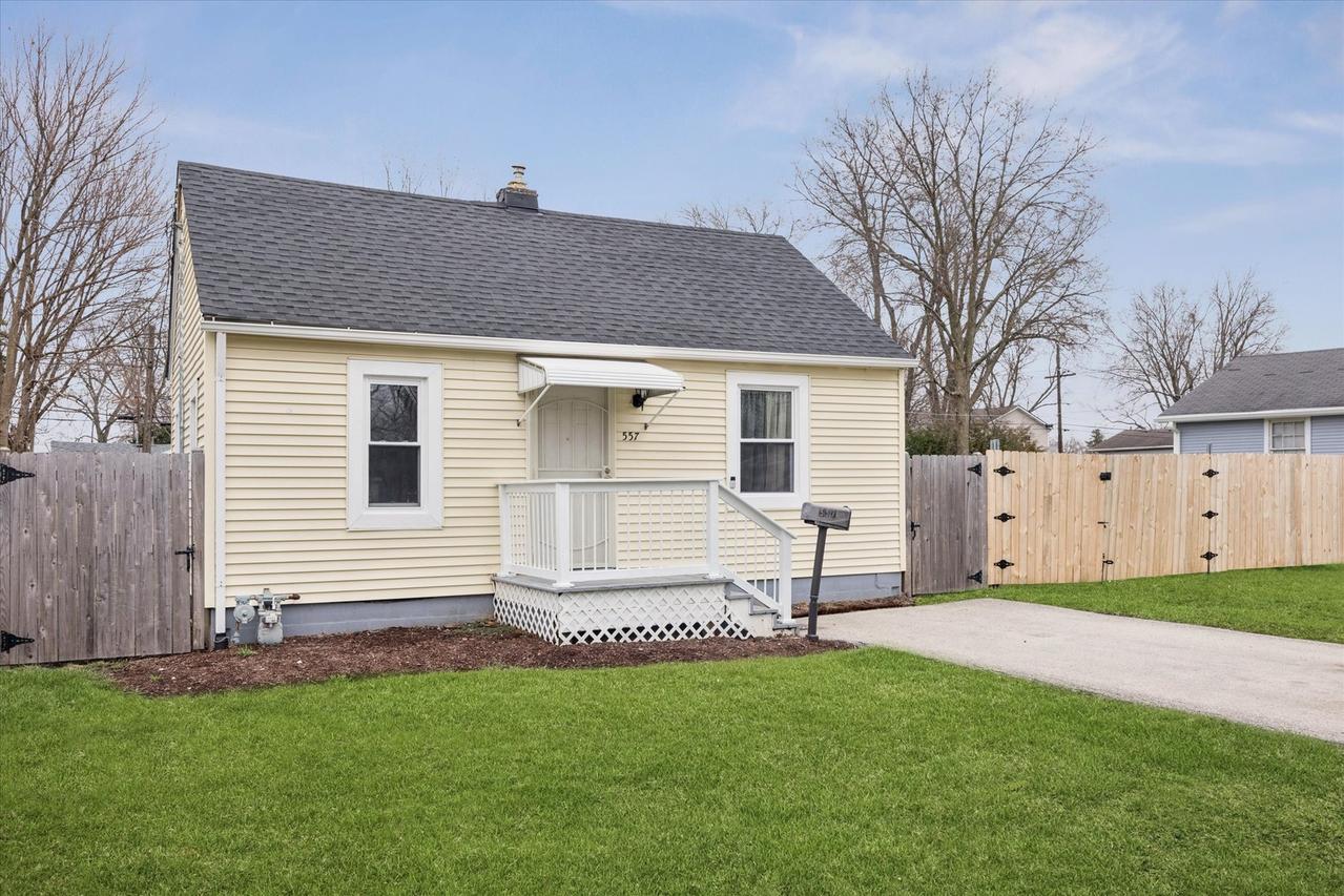 557 Howard Ave., Aurora, IL 60506