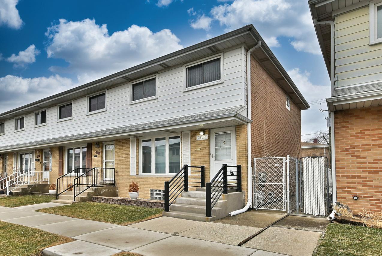 9824 Garden Ct., Schiller Park, IL 60176