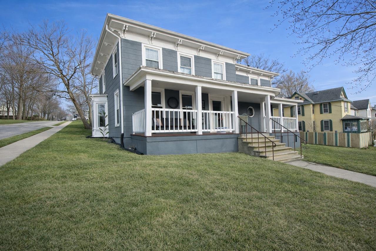 402 S Ottawa Ave., Dixon, IL 61021