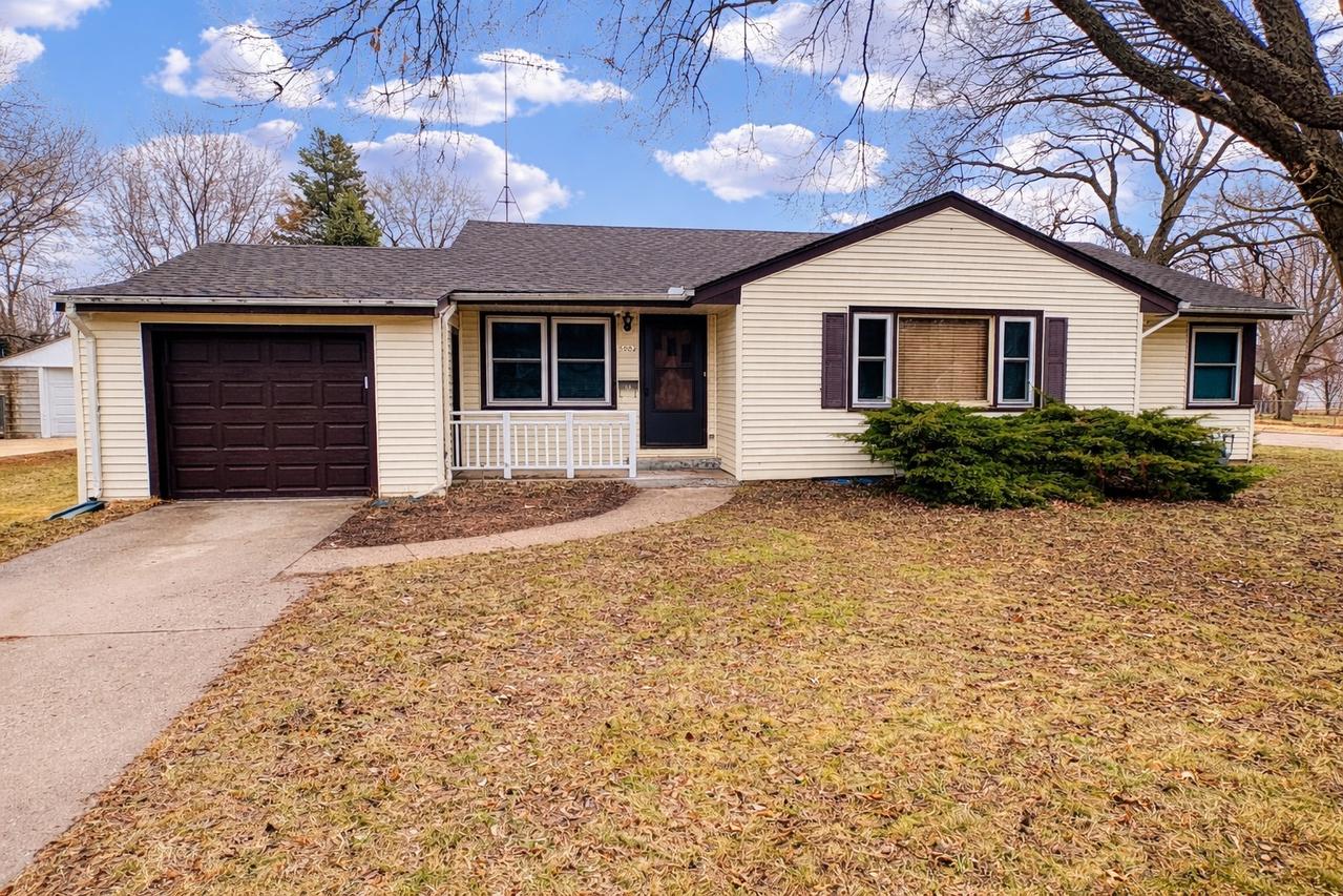 5003 Arlington St., Loves Park, IL 61111