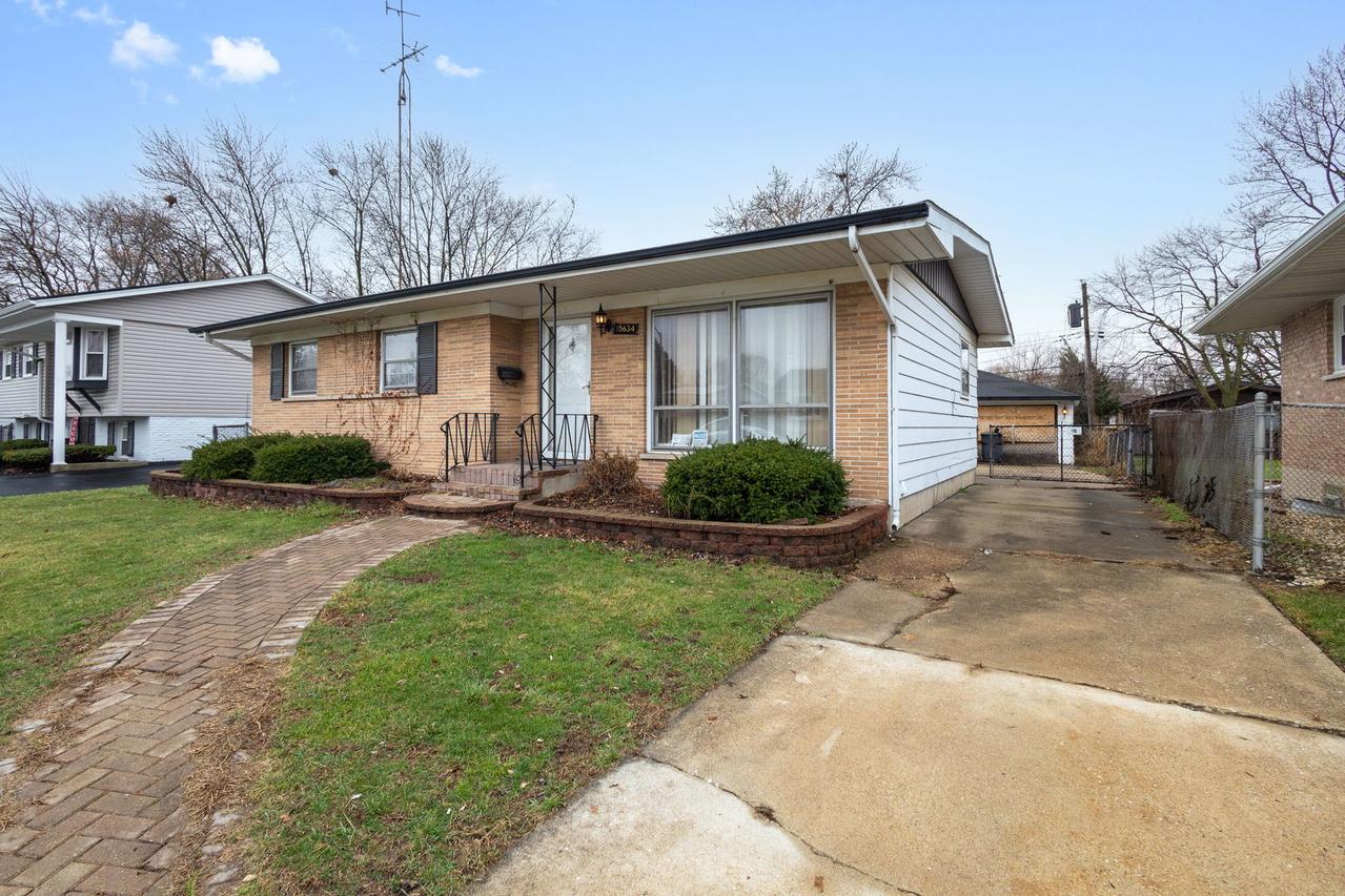 15634 Avalon Ave., South Holland, IL 60473