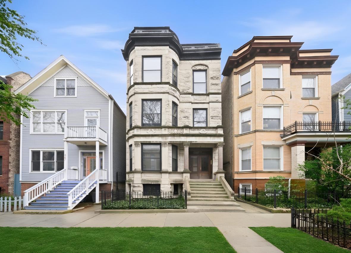 849 W Newport Ave., Chicago, IL 60657
