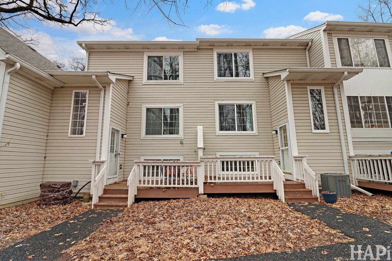 283 W Whispering Oaks Ln., Round Lake, IL 60073