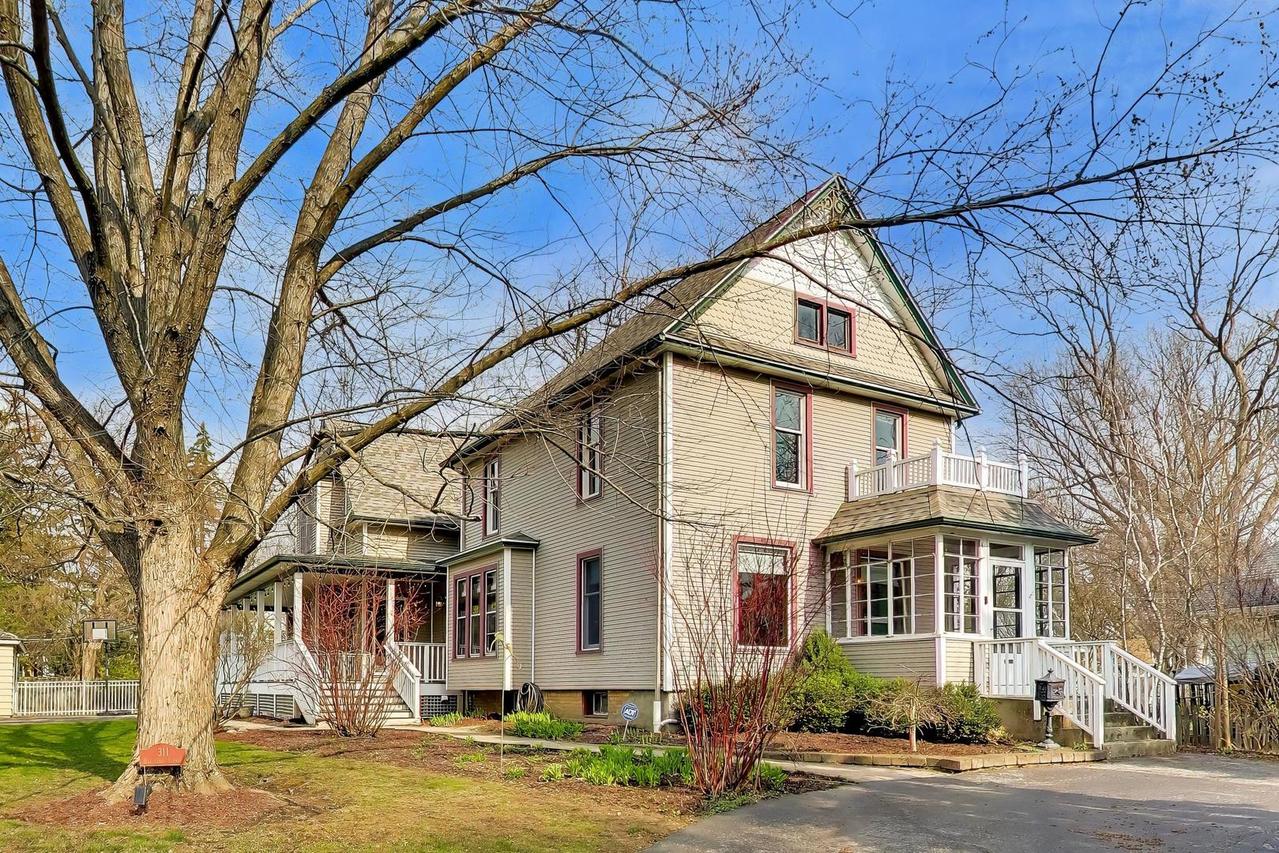 311 Brainerd Ave., Libertyville, IL 60048