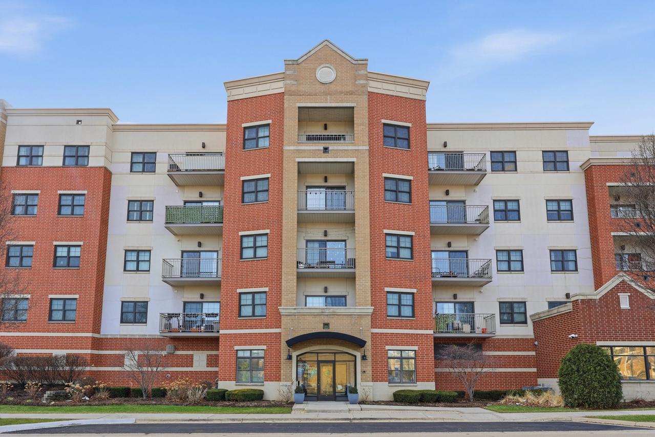 14 S Prospect St. #402, Roselle, IL 60172