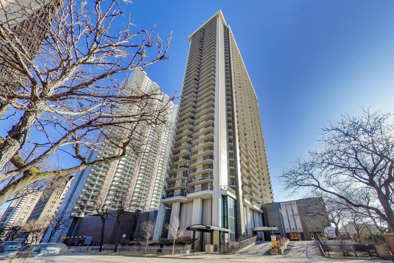 6007 N Sheridan Rd. #16F, Chicago, IL 60660