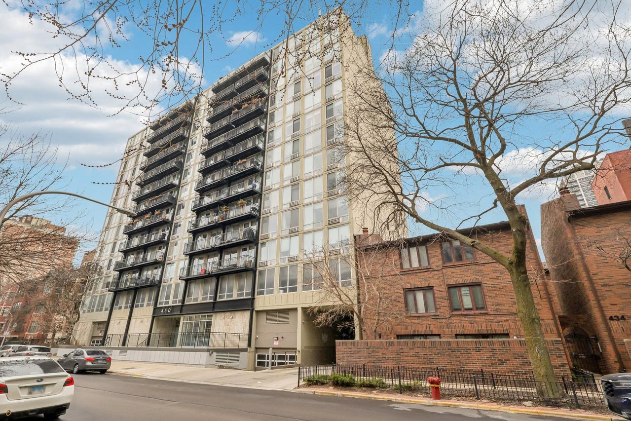 450 W Briar Pl. #7J, Chicago, IL 60657