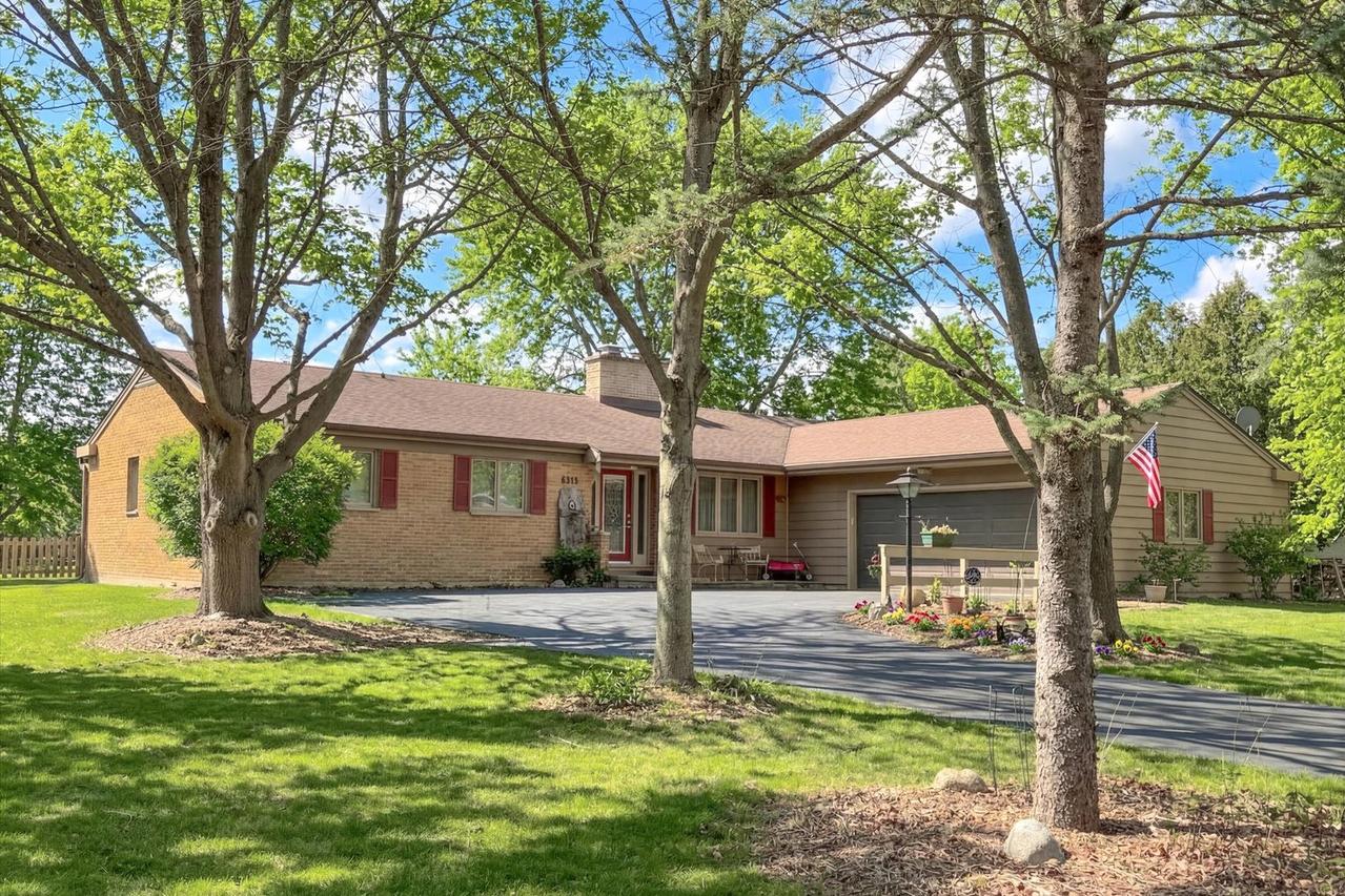 6315 Walkup Ln., Crystal Lake, IL 60012