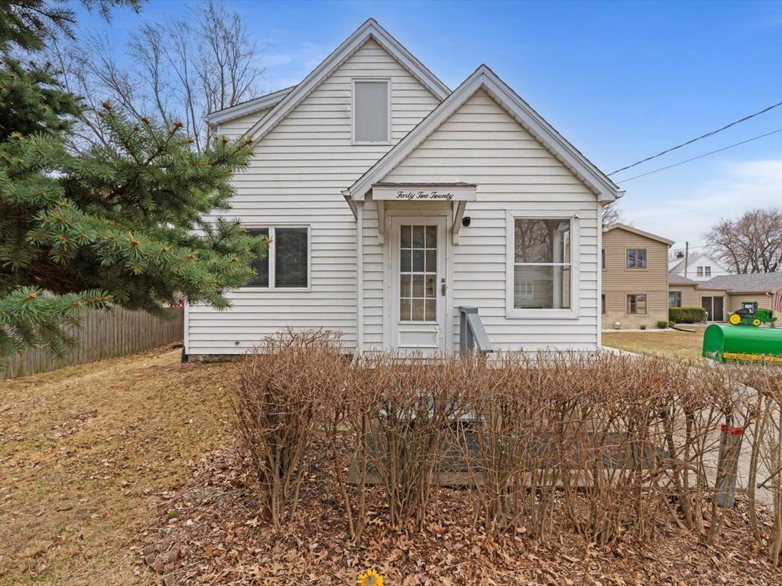 4220 18th Ave., Moline, IL 61265