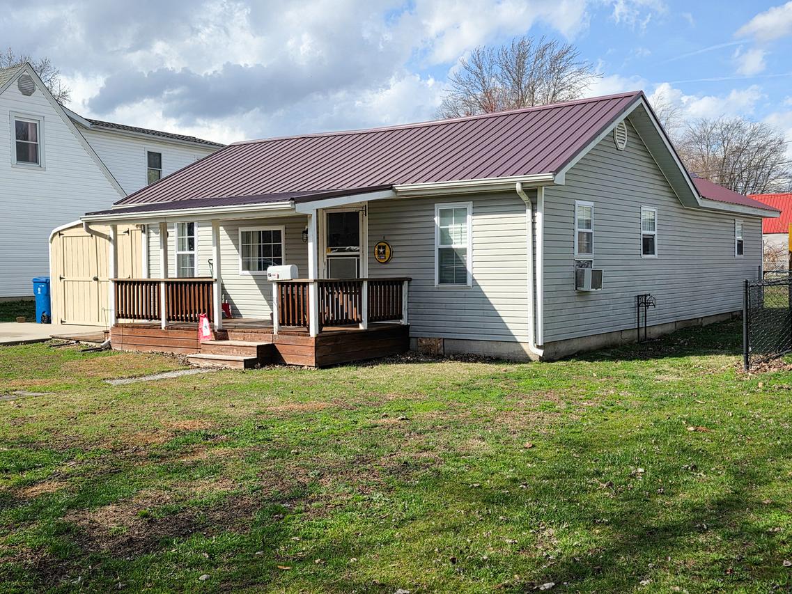 127 Park Ave., Flora, IL 62839