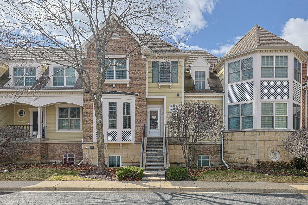 1909 Lynn Cir., Libertyville, IL 60048