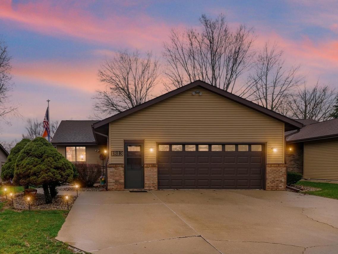 1813 Willow View Rd., Urbana, IL 61802