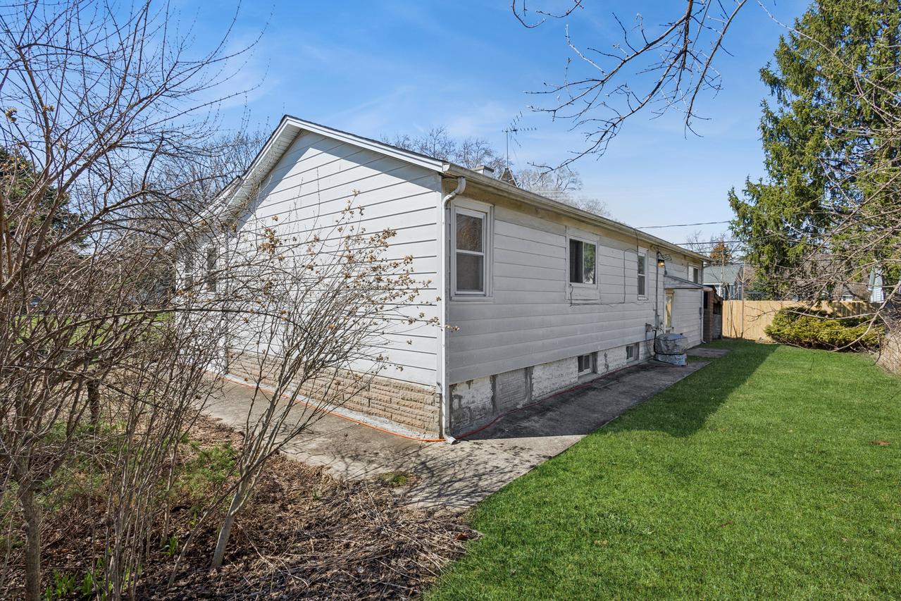 4607 Dumoulin Ave., Lisle, IL 60532