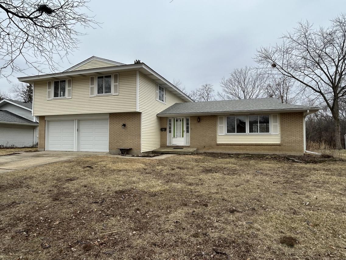 235 Quincy Ct., Schaumburg, IL 60193