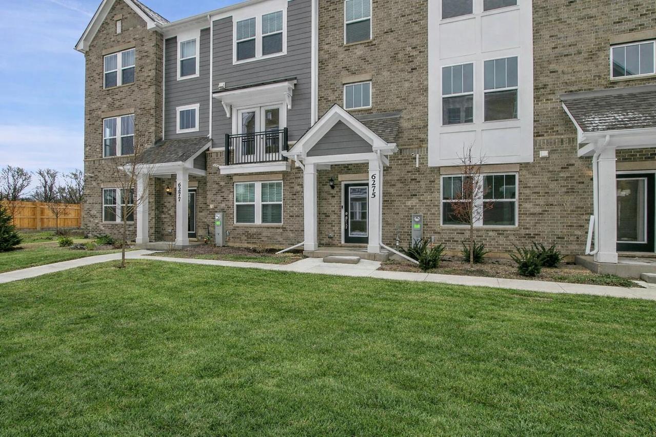 6275 Sandbelt Dr., Woodridge, IL 60517