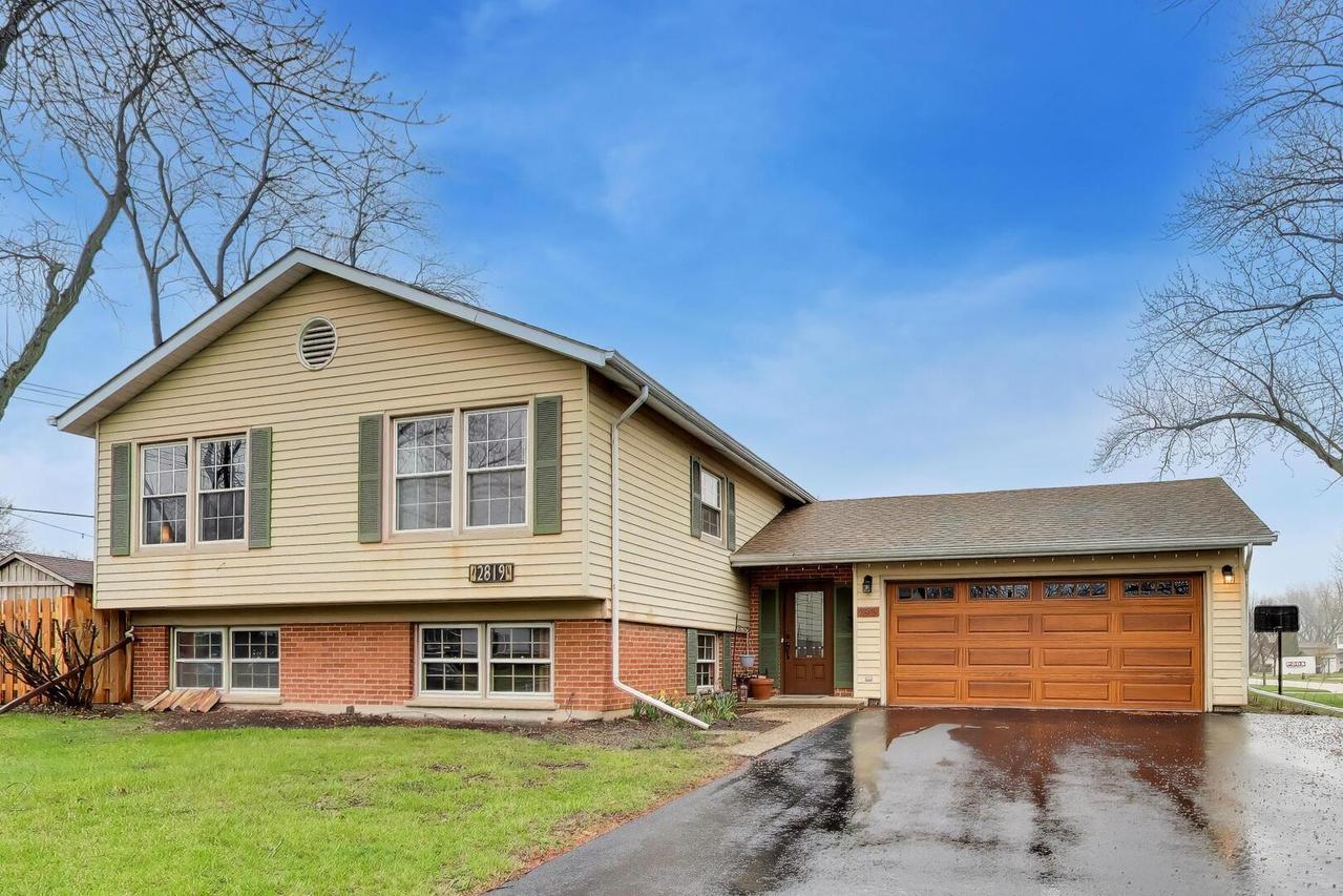 2819 N Kennicott Ave., Arlington Heights, IL 60004