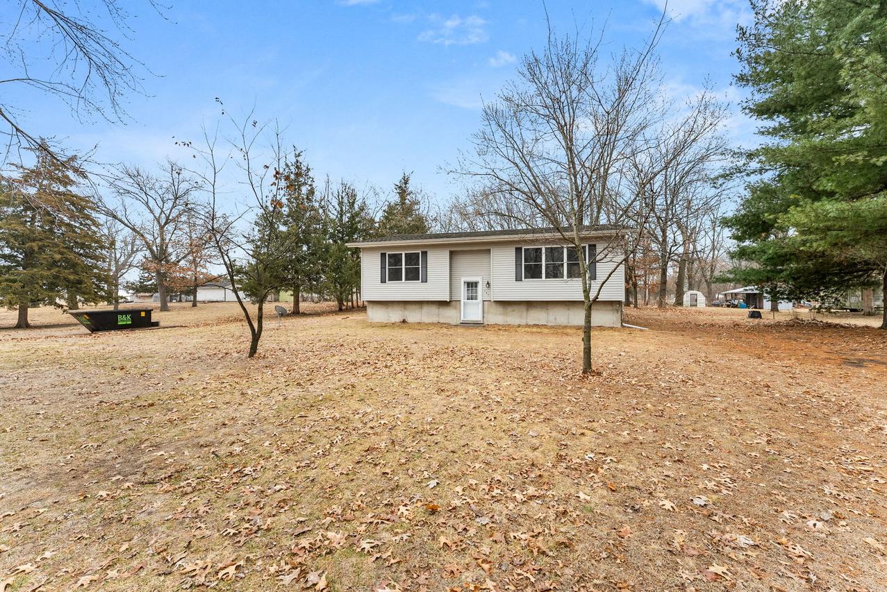 449 83rd Ave., New Boston, IL 61272