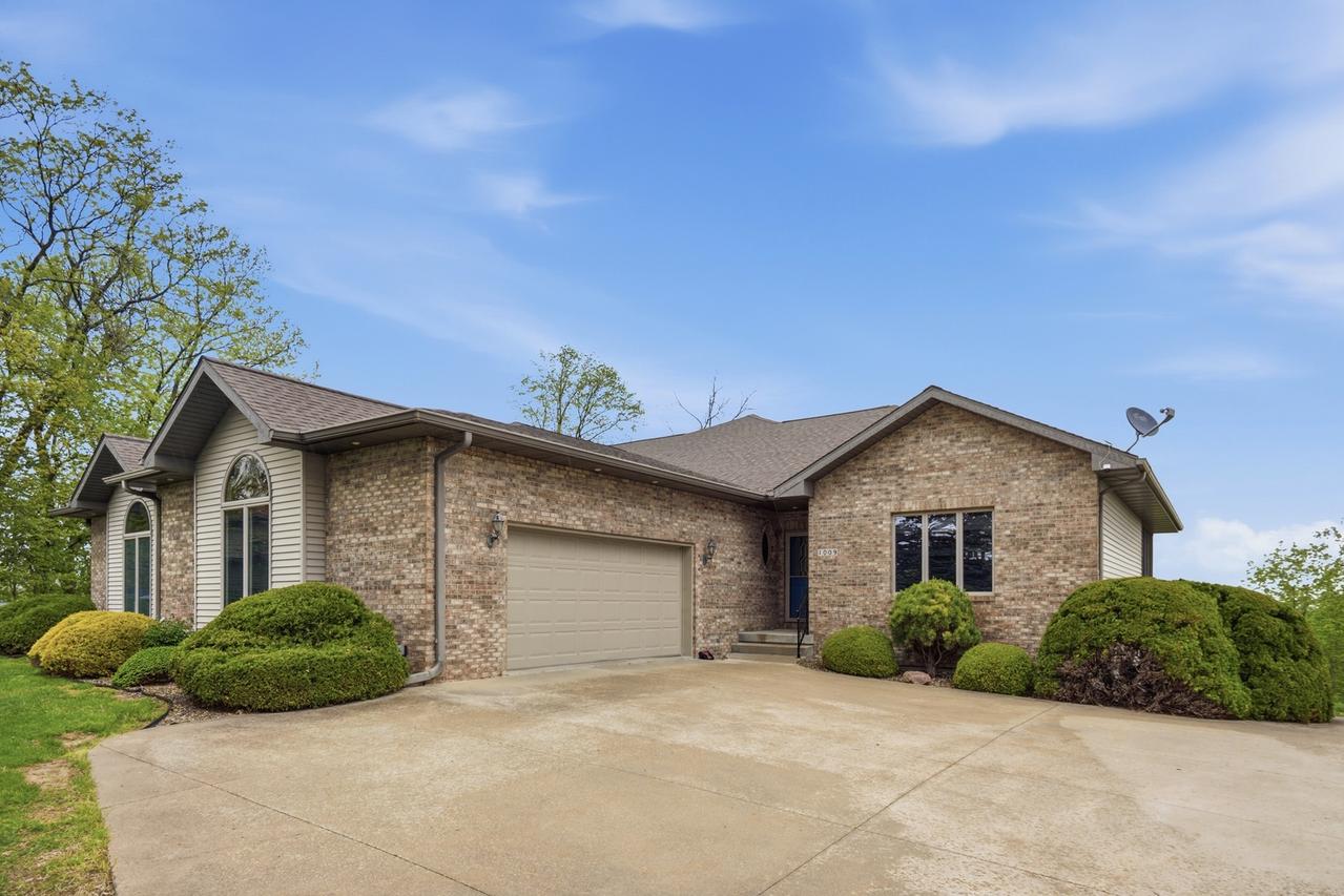 1009 Melody Hills, Fulton, IL 61252